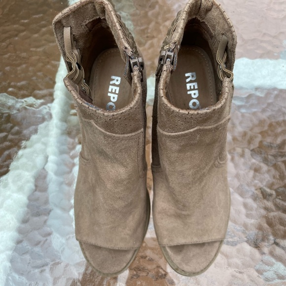 Ankle booties with a peep toe. Report brand. Size 6 - Picture 2 of 4